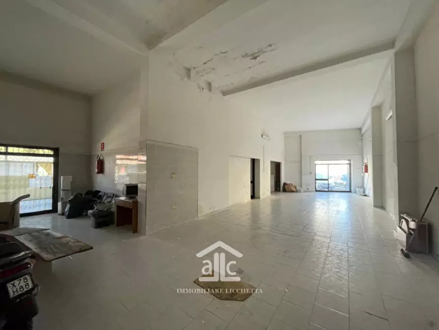 Immagine 12 di Negozio in vendita  in via kennedy 74 a Trepuzzi