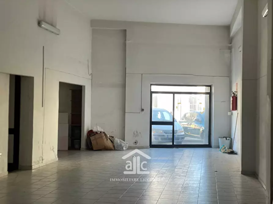 Immagine 13 di Negozio in vendita  in via kennedy 74 a Trepuzzi