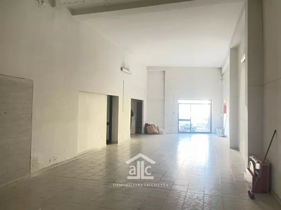 Immagine 16 di Negozio in vendita  in via kennedy 74 a Trepuzzi