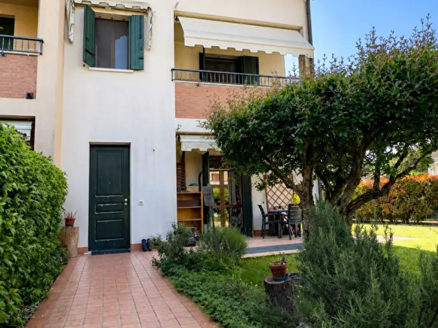 Immagine 2 di Casa trifamiliare in vendita  in Via Grazia Deledda a Selvazzano Dentro