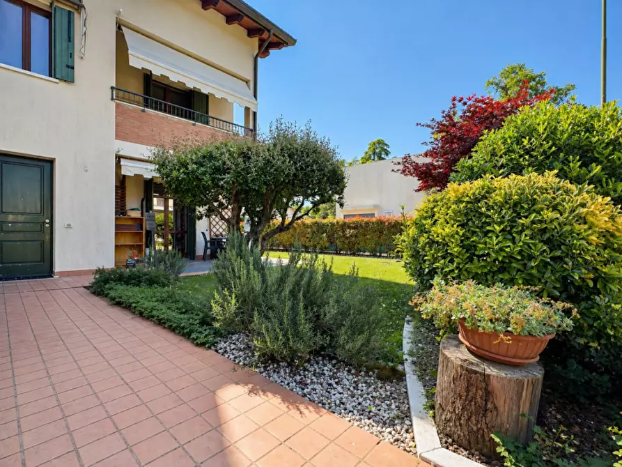 Immagine 3 di Casa trifamiliare in vendita  in Via Grazia Deledda a Selvazzano Dentro