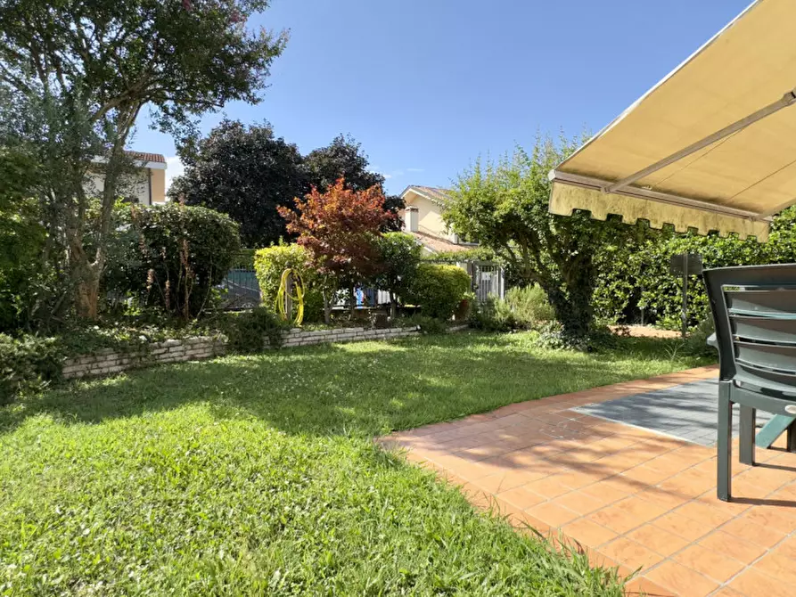 Immagine 3 di Casa trifamiliare in vendita  in Via Grazia Deledda a Selvazzano Dentro