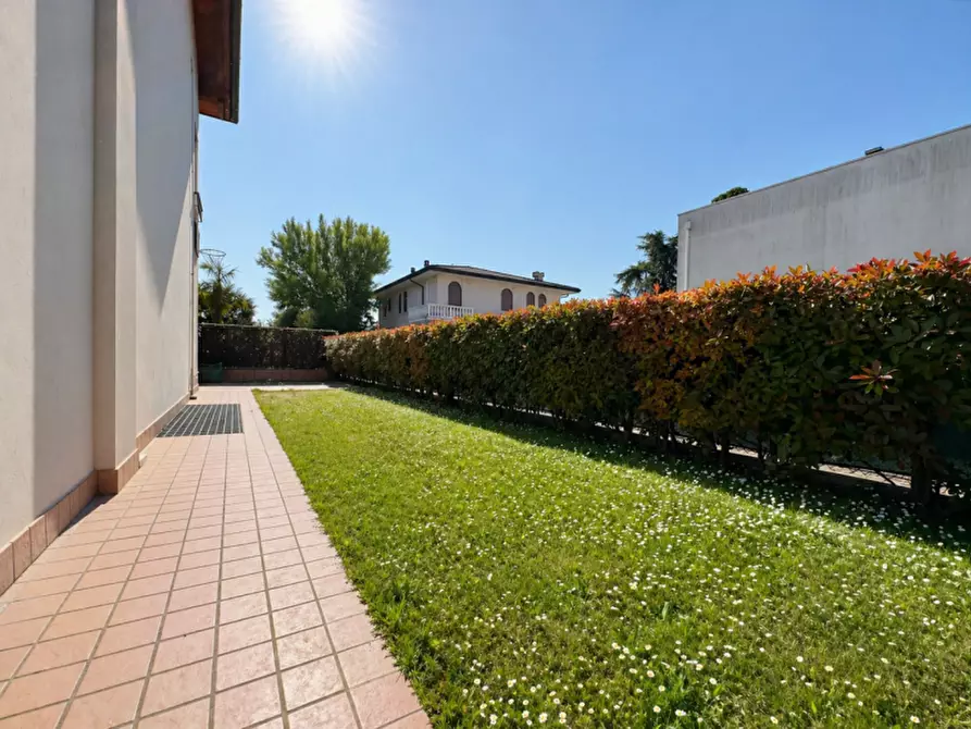 Immagine 6 di Casa trifamiliare in vendita  in Via Grazia Deledda a Selvazzano Dentro