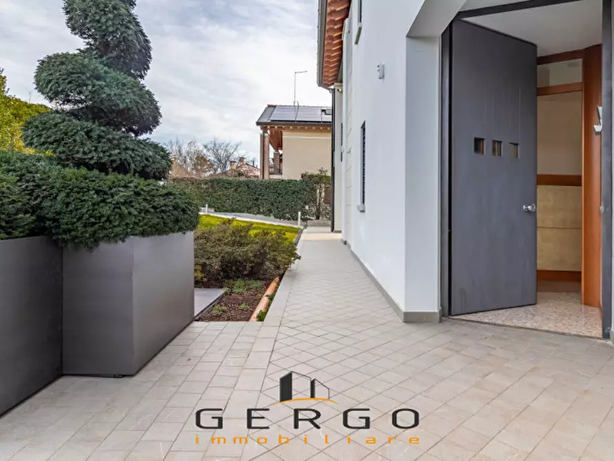 Immagine 1 di Villa in vendita  in Via Berretta a Montebelluna