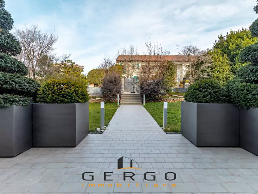 Immagine 2 di Villa in vendita  in Via Berretta a Montebelluna