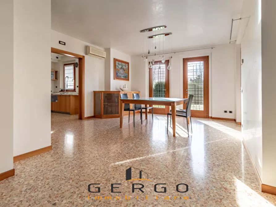 Immagine 8 di Villa in vendita  in Via Berretta a Montebelluna