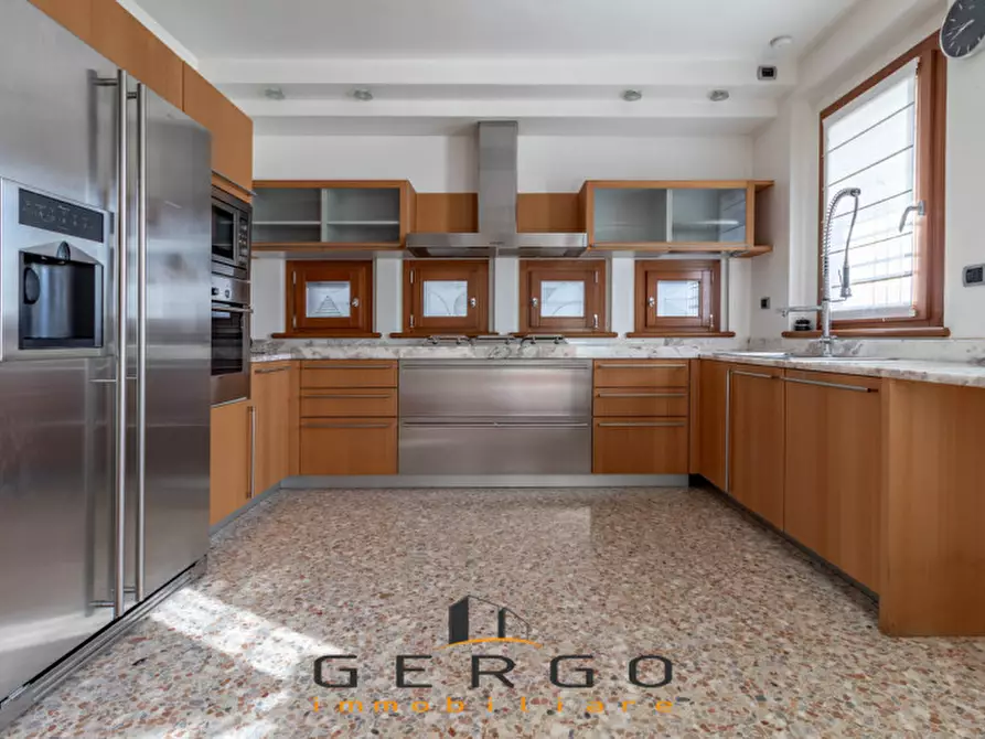 Immagine 9 di Villa in vendita  in Via Berretta a Montebelluna