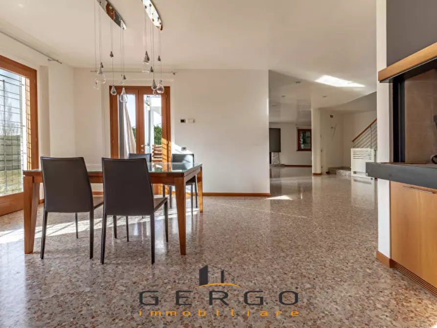 Immagine 12 di Villa in vendita  in Via Berretta a Montebelluna