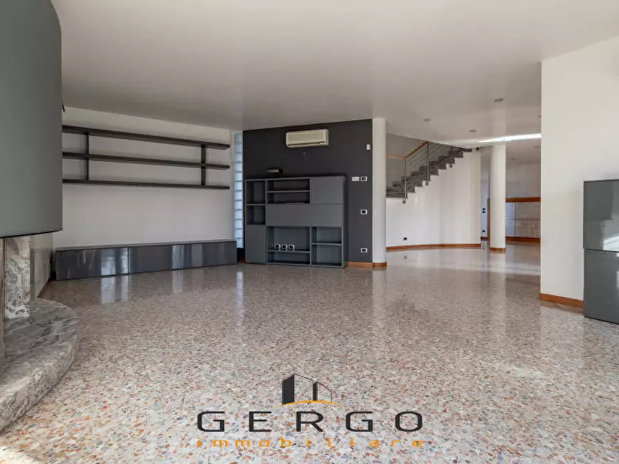 Immagine 14 di Villa in vendita  in Via Berretta a Montebelluna