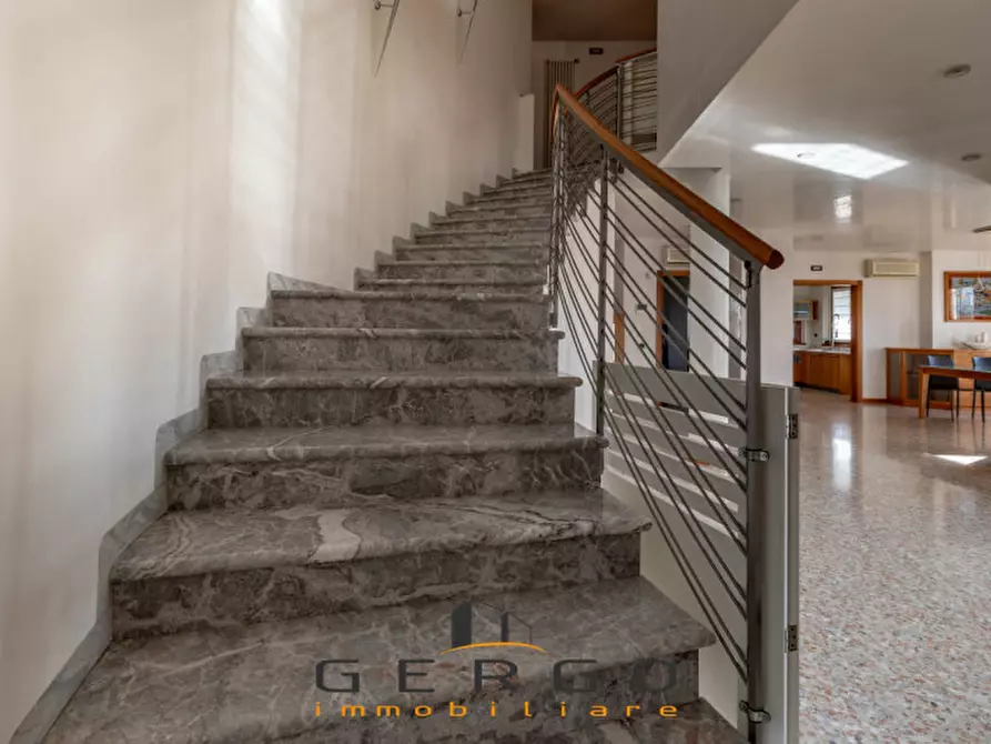 Immagine 19 di Villa in vendita  in Via Berretta a Montebelluna