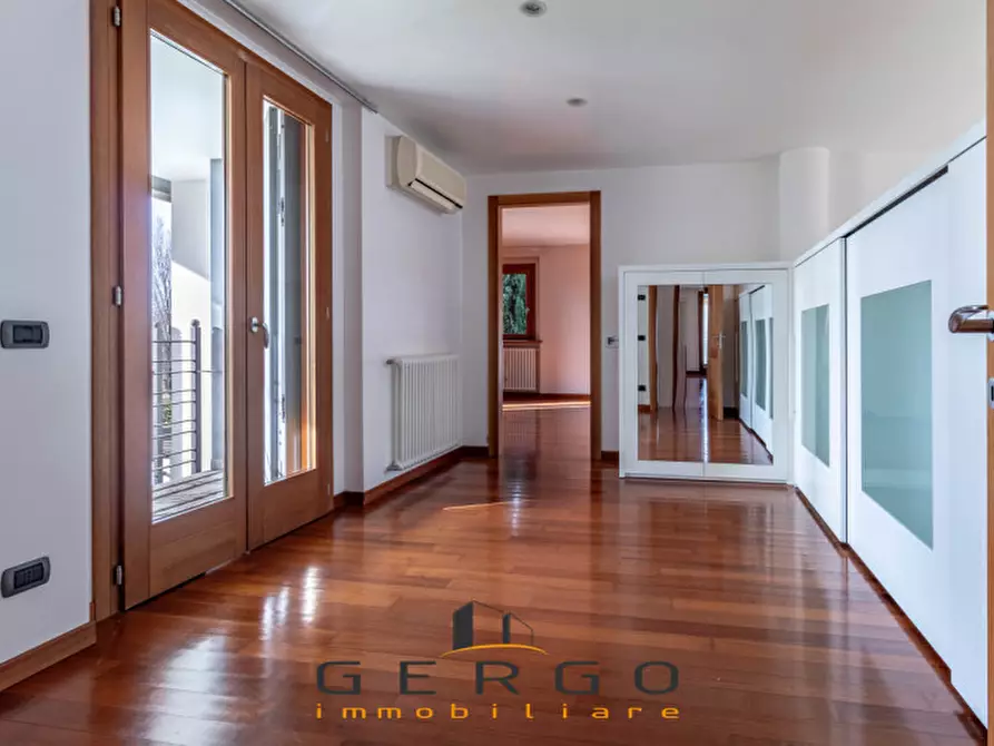 Immagine 21 di Villa in vendita  in Via Berretta a Montebelluna