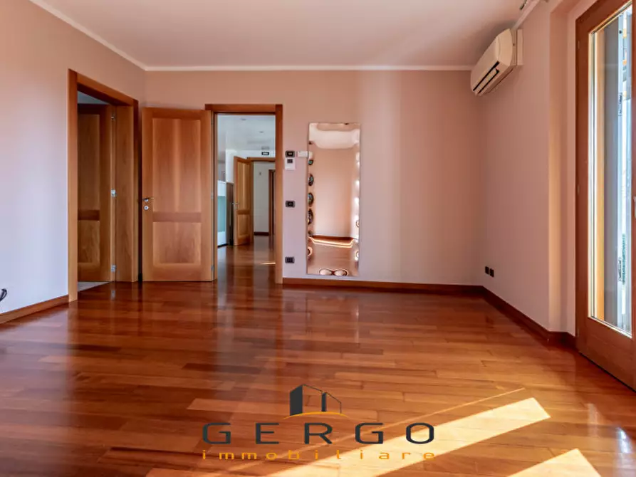 Immagine 24 di Villa in vendita  in Via Berretta a Montebelluna