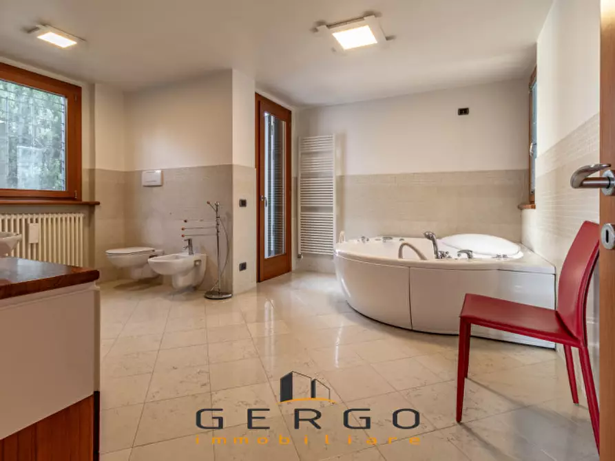 Immagine 25 di Villa in vendita  in Via Berretta a Montebelluna