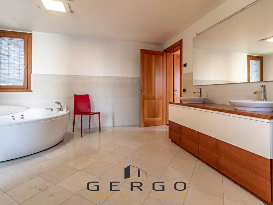 Immagine 27 di Villa in vendita  in Via Berretta a Montebelluna