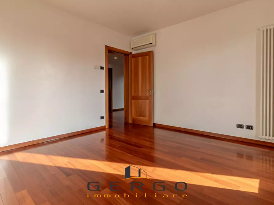 Immagine 31 di Villa in vendita  in Via Berretta a Montebelluna