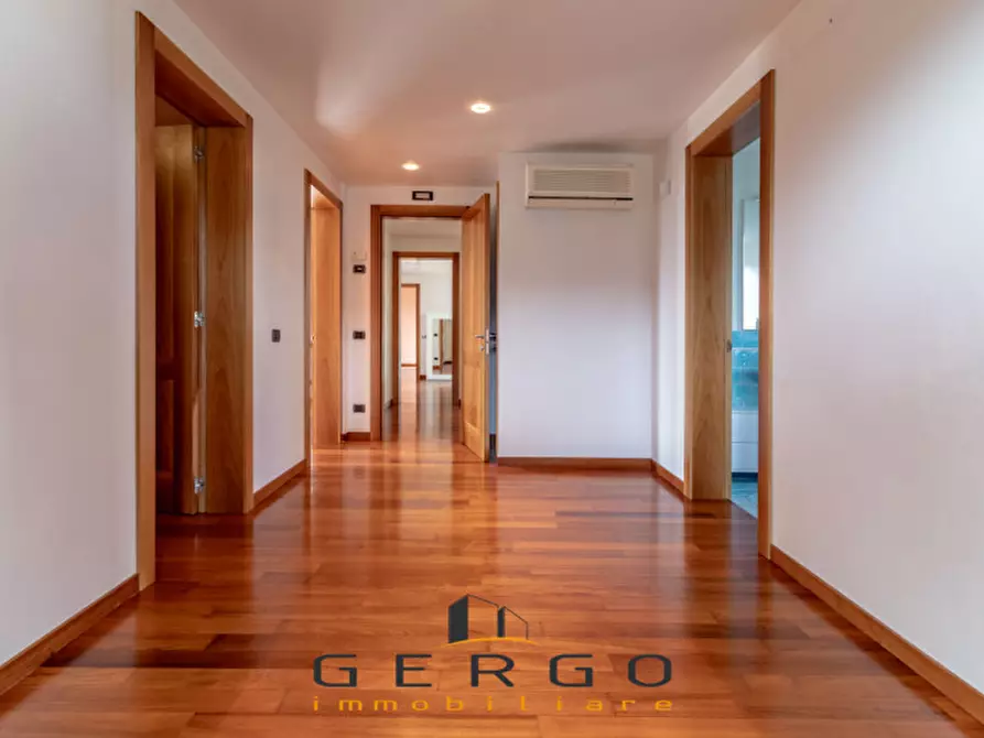 Immagine 32 di Villa in vendita  in Via Berretta a Montebelluna