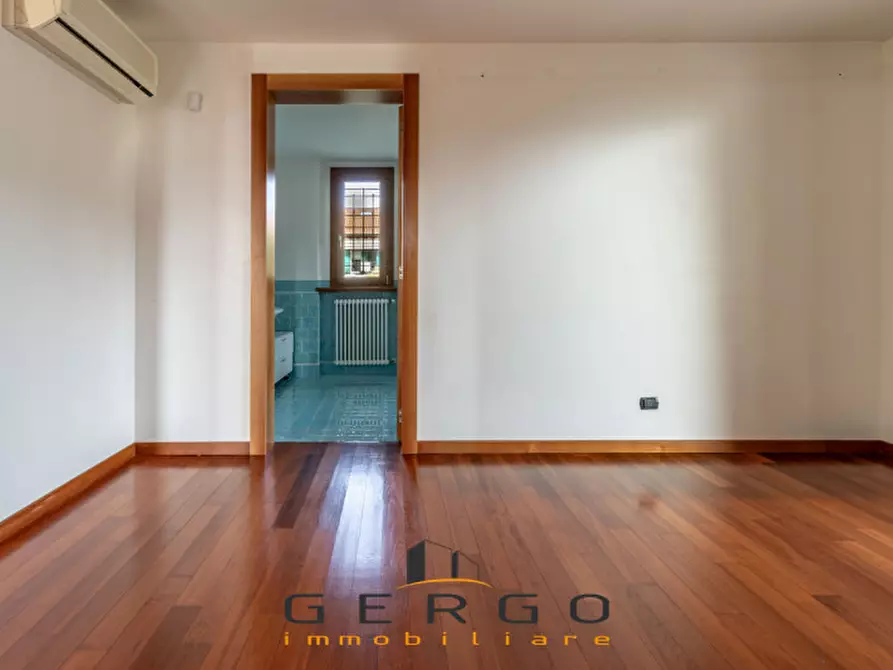 Immagine 38 di Villa in vendita  in Via Berretta a Montebelluna