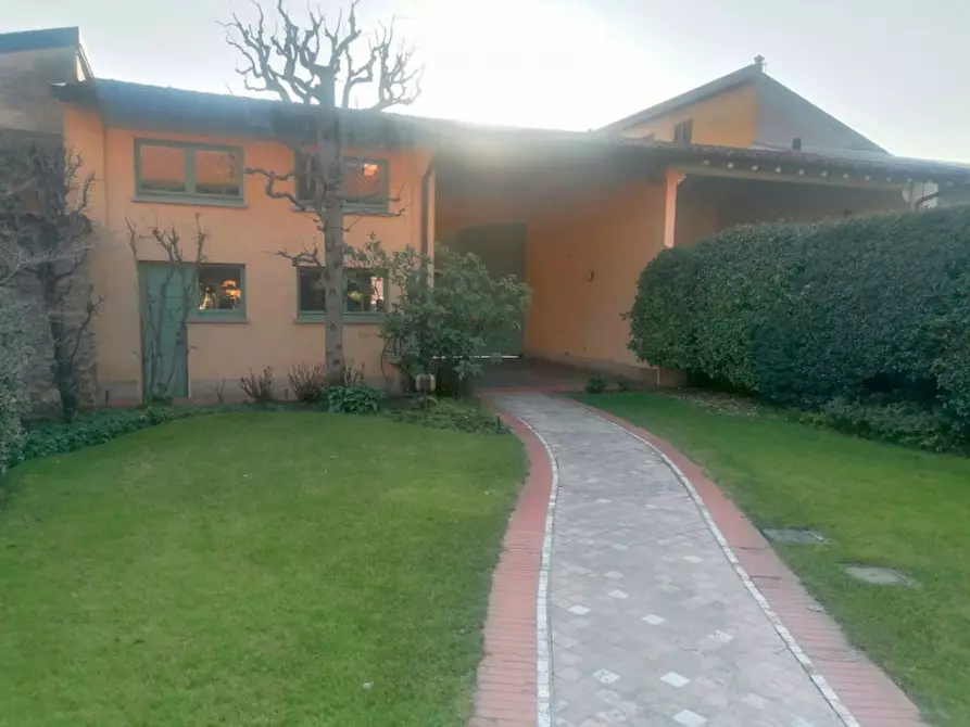 Immagine 1 di Villa in vendita  in via san rocco a Rovato