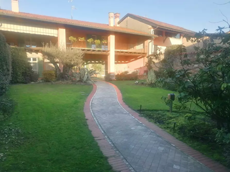 Immagine 4 di Villa in vendita  in via san rocco a Rovato