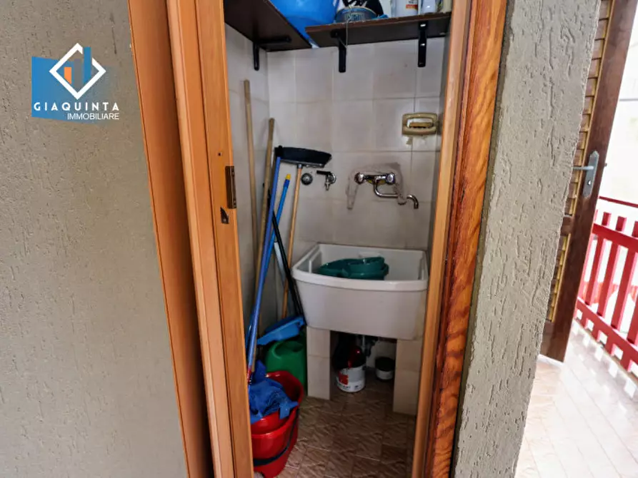 Immagine 19 di Appartamento in vendita  in Via Teocrito n.34 a Palagonia