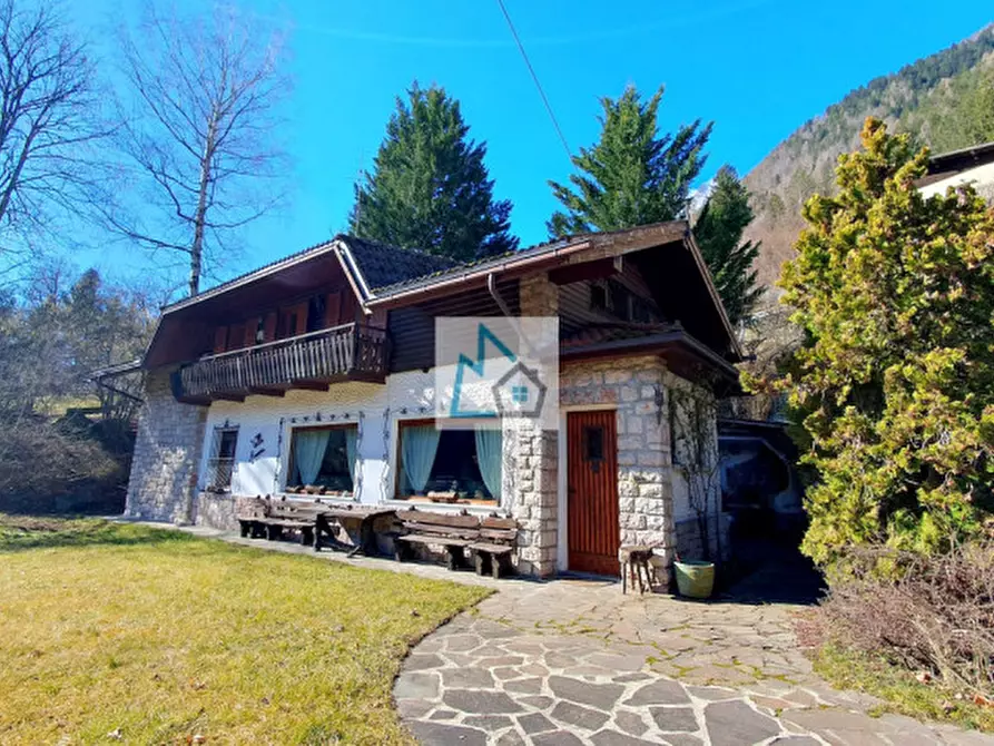 Immagine 1 di Villa in vendita  in Borzago a Spiazzo