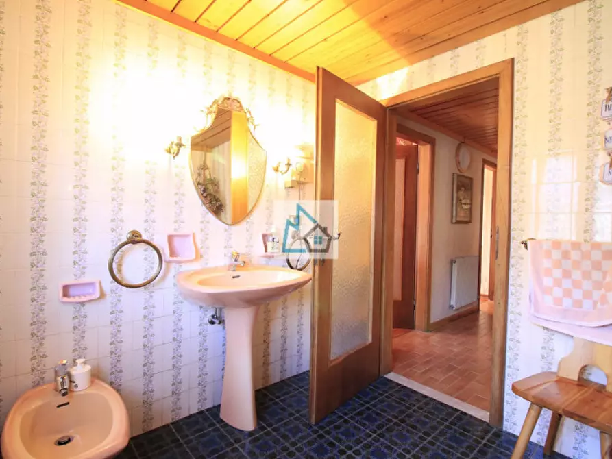 Immagine 18 di Villa in vendita  in Borzago a Spiazzo