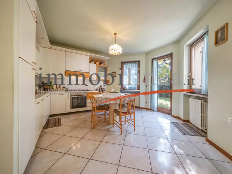 Immagine 4 di Villa in vendita  a Cavaion Veronese