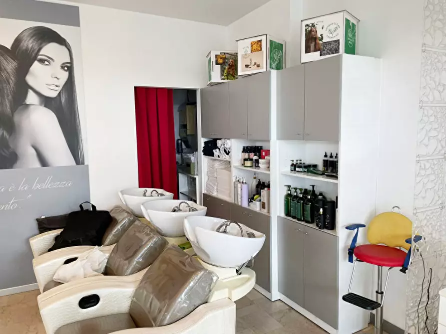 Immagine 13 di Attività commerciale in vendita  in via carducci a Castenedolo