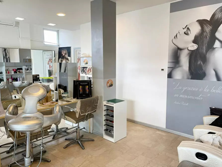 Immagine 19 di Attività commerciale in vendita  in via carducci a Castenedolo