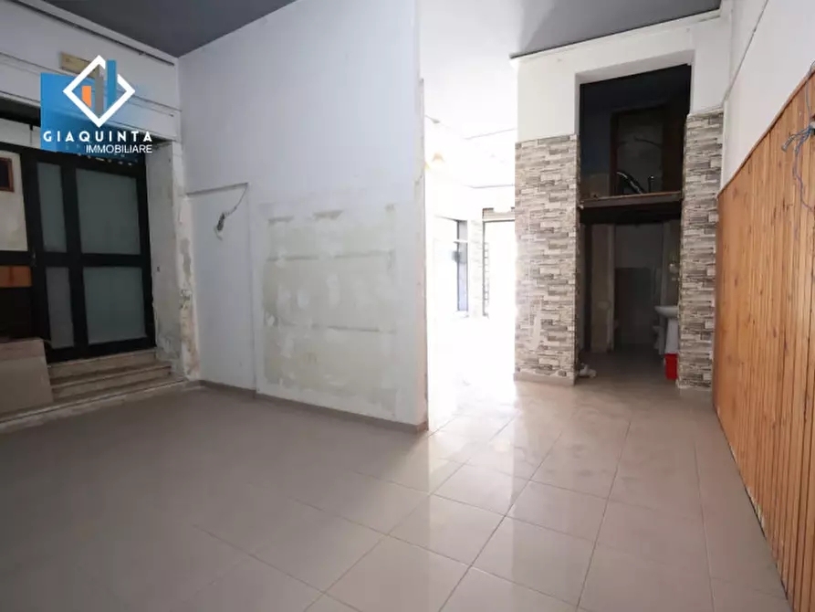 Immagine 3 di Negozio in vendita  in via Vittorio Emanuele n.16 a Palagonia