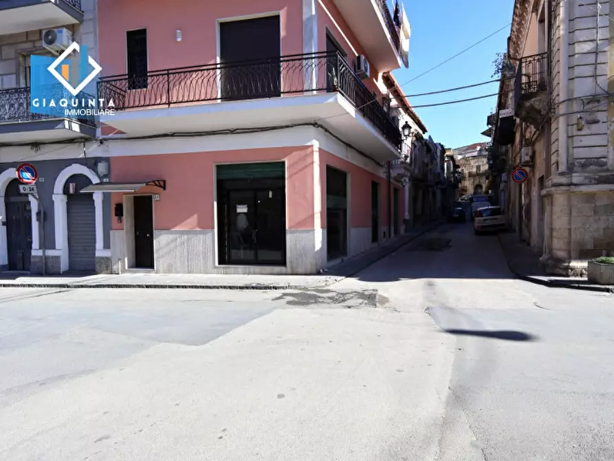 Immagine 5 di Negozio in vendita  in via Vittorio Emanuele n.16 a Palagonia