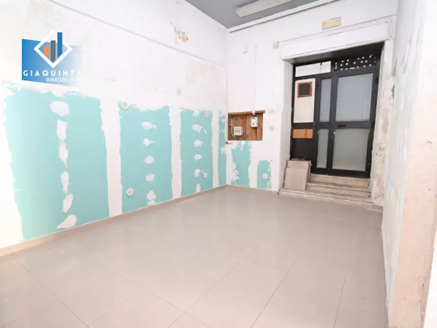 Immagine 6 di Negozio in vendita  in via Vittorio Emanuele n.16 a Palagonia