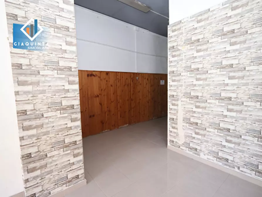 Immagine 9 di Negozio in vendita  in via Vittorio Emanuele n.16 a Palagonia