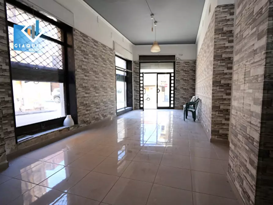 Immagine 10 di Negozio in vendita  in via Vittorio Emanuele n.16 a Palagonia