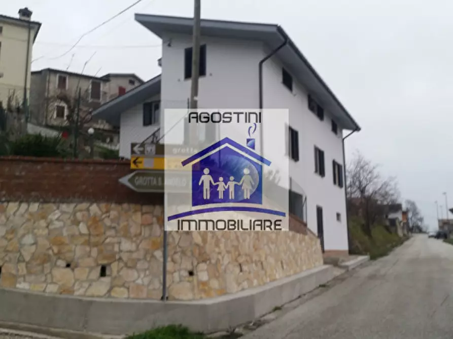 Immagine 13 di Casa indipendente in vendita  a Civitella Del Tronto