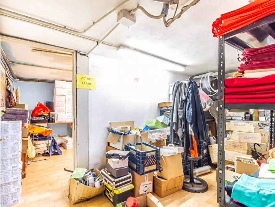 Immagine 21 di Attività commerciale in vendita  in Piazzale Cimitero Maggiore 3 a Milano