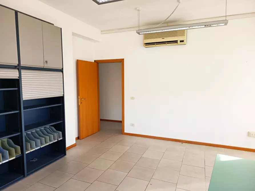 Immagine 7 di Ufficio in vendita  in via 1 maggio a Ancona