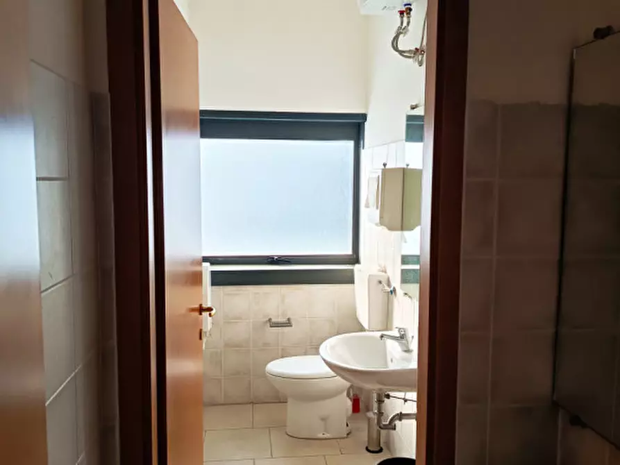 Immagine 11 di Ufficio in vendita  in via 1 maggio a Ancona