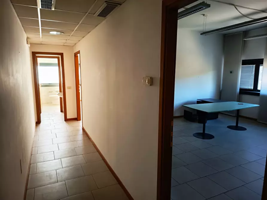 Immagine 12 di Ufficio in vendita  in via 1 maggio a Ancona