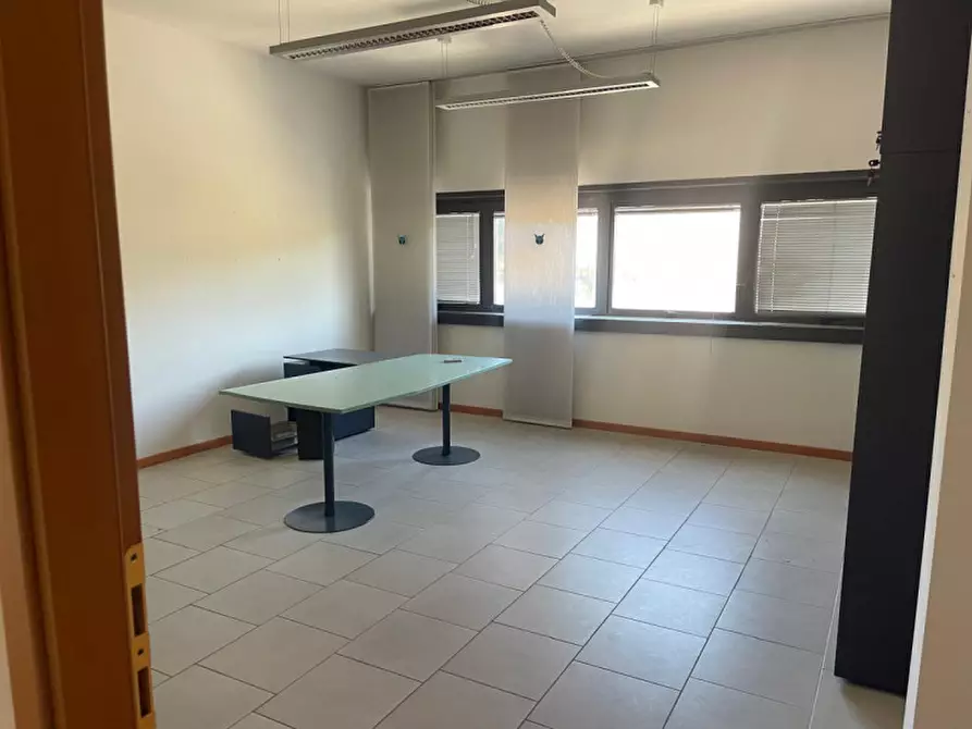 Immagine 16 di Ufficio in vendita  in via 1 maggio a Ancona