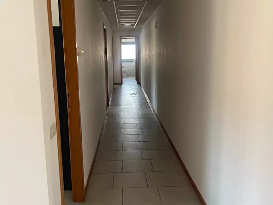 Immagine 17 di Ufficio in vendita  in via 1 maggio a Ancona