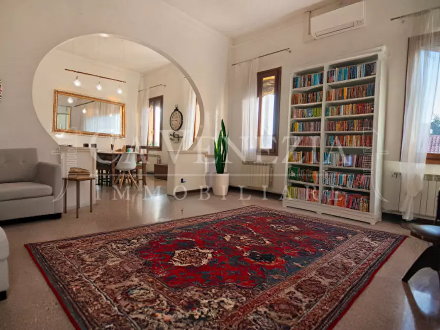 Immagine 1 di Appartamento in vendita  a Venezia