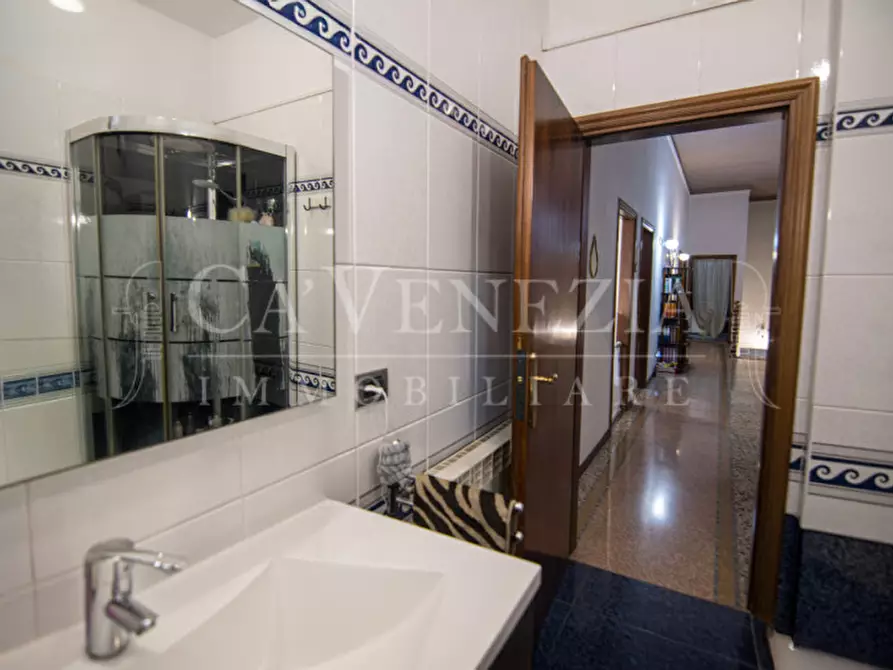 Immagine 17 di Appartamento in vendita  a Venezia