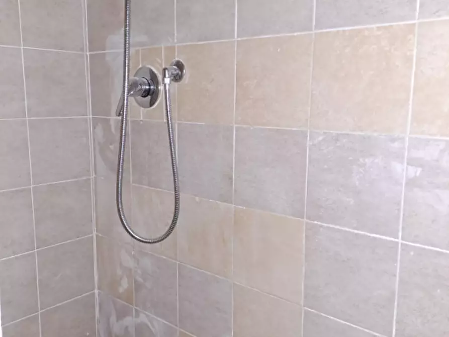 Immagine 6 di Laboratorio in vendita  a Passignano Sul Trasimeno