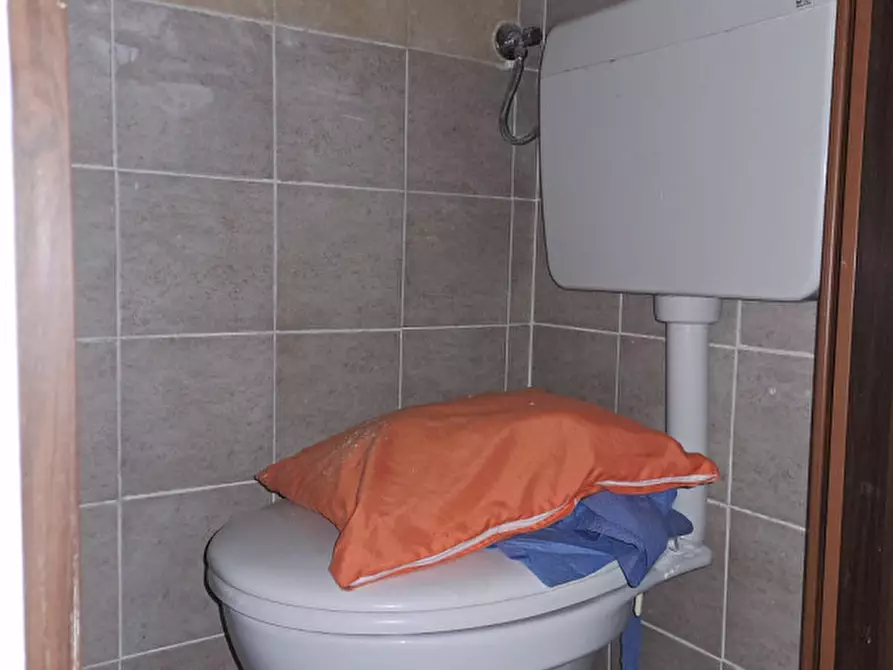 Immagine 7 di Laboratorio in vendita  a Passignano Sul Trasimeno