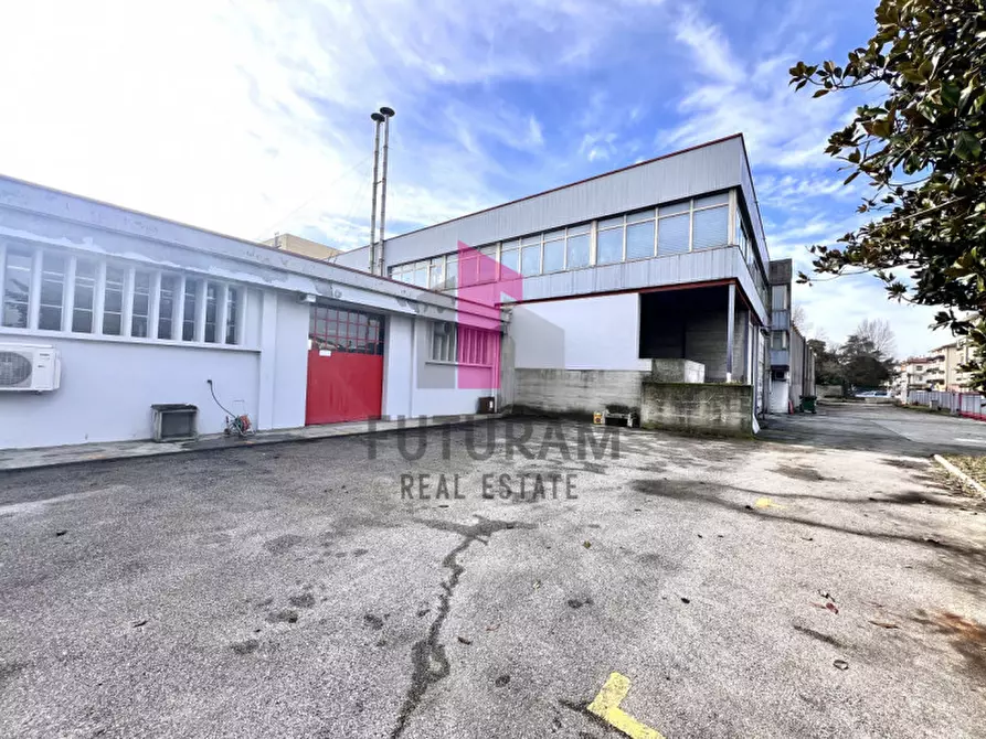 Immagine 2 di Capannone industriale in vendita  in VIA C. BATTISTI, 54 a Creazzo