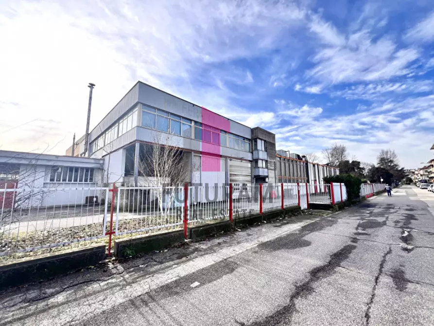 Immagine 3 di Capannone industriale in vendita  in VIA C. BATTISTI, 54 a Creazzo