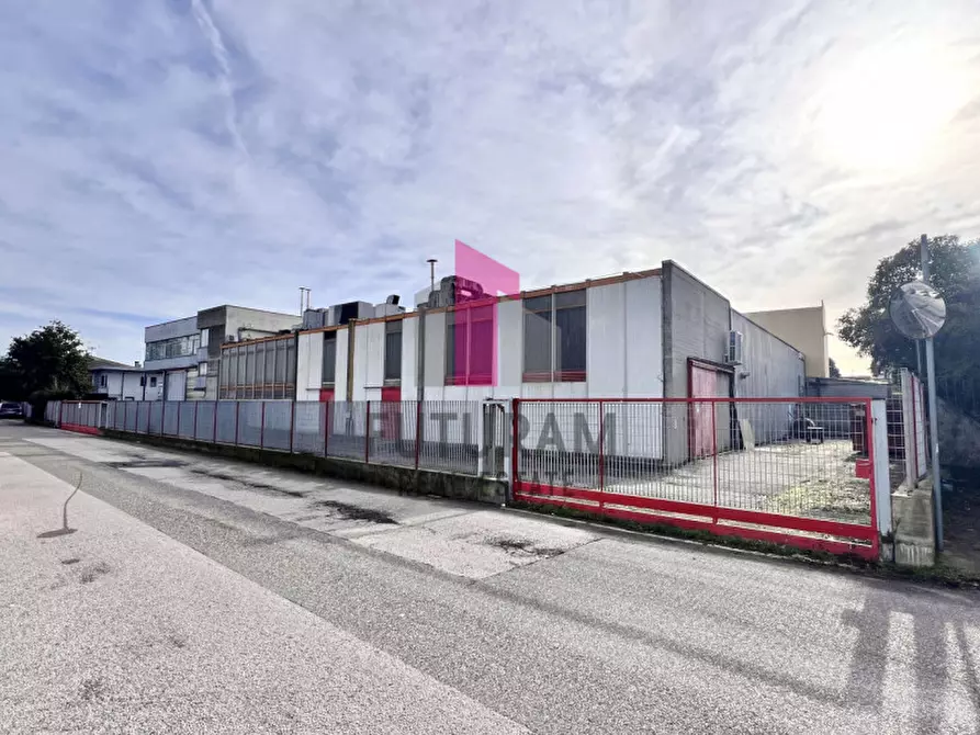 Immagine 4 di Capannone industriale in vendita  in VIA C. BATTISTI, 54 a Creazzo