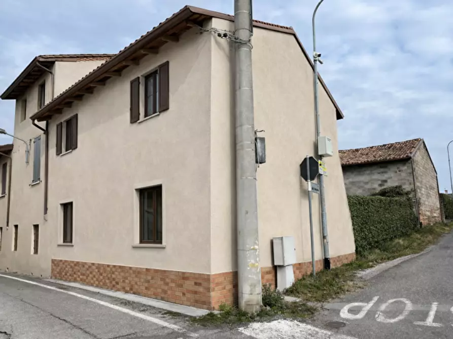 Immagine 10 di Rustico / casale in vendita  in Via Morti dell'Astore a Castiglione Delle Stiviere