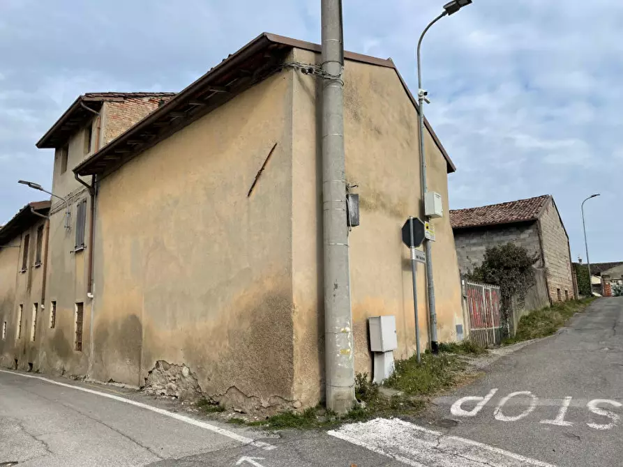 Immagine 11 di Rustico / casale in vendita  in Via Morti dell'Astore a Castiglione Delle Stiviere